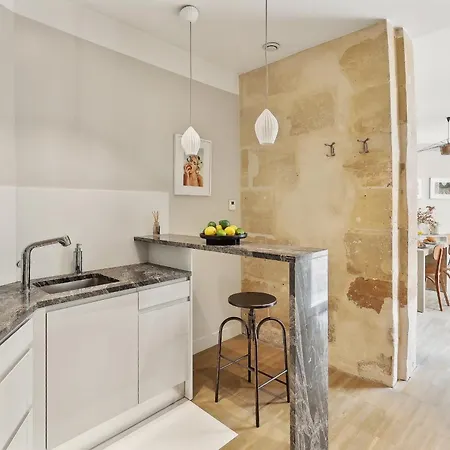 Bnbnova - 2br 2ba Le Marais & Place Des Vosges * Parijs